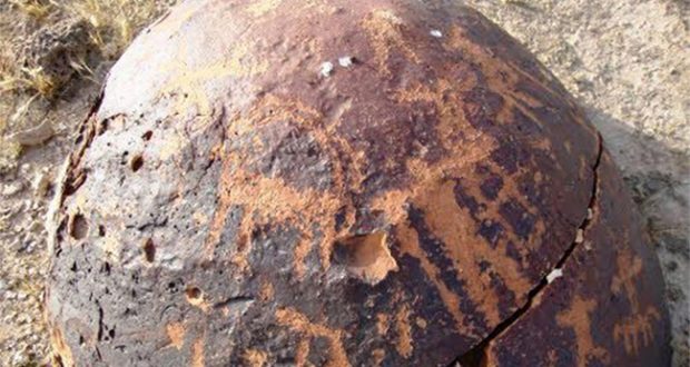 نشانه دفینه داخل سنگ ساروج - علامت گنج درون سنگ سوراخ و گرد