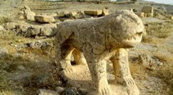 سنگ قبر با تندیس شیرهای سنگی در قبرستان های ایران